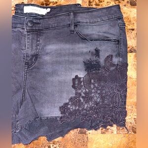 TORRID BLACK/WASHED SHORTS FLOWER LACE PATTERN SIZE 22